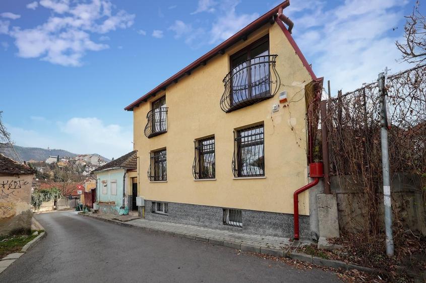 Casă deosebită de vânzare în centrul Brașovului