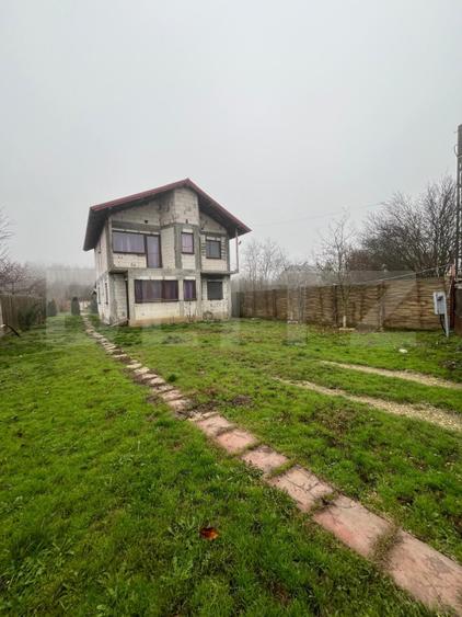 Casa 6 camere + anexa, 811 mp teren, zona Leamna de Sus