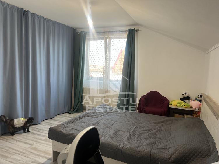 Duplex cu 3 camere, loc de parcare in curte, in Sanandrei