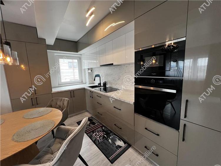 Apartament modern cu 3 camere si 2 balcoane la etajul 2 zona Brana