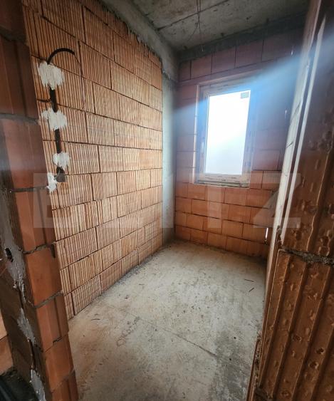 Casa tip duplex semifinisat, 5 camere, 180 mp utili, 270 teren, zona Vivo