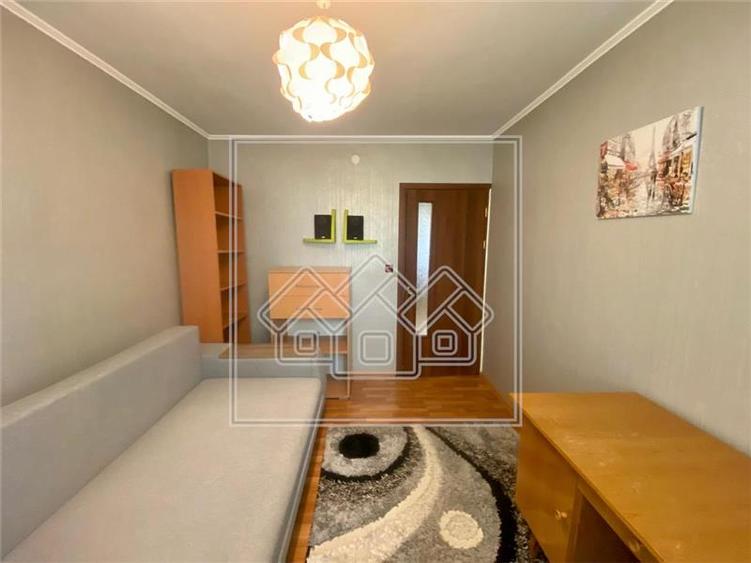 Inchiriez ap. 3 camere decomandat, mobilat/utilat - Turnișor