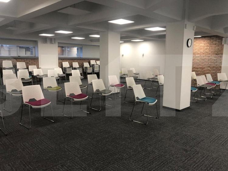 Etaj open space, ultramodern, in cladire clasa A.