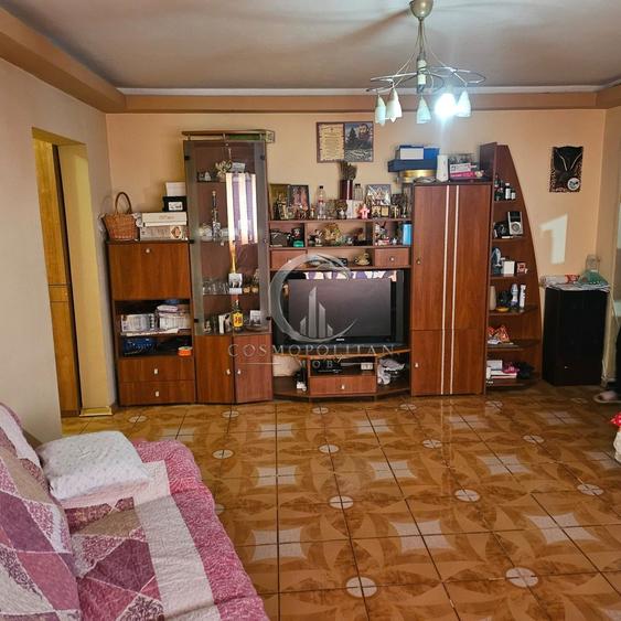 Apartament cu 3 camere ~ zona Brosteni / Colegiu ~ etaj 3 din 4