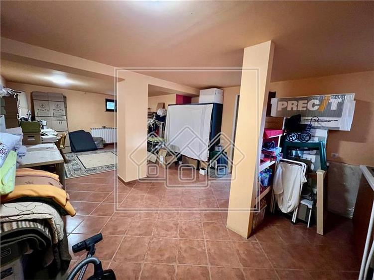 Pensiune de vanzare - Cisnadioara - 10 camere, 6 bai, la cheie
