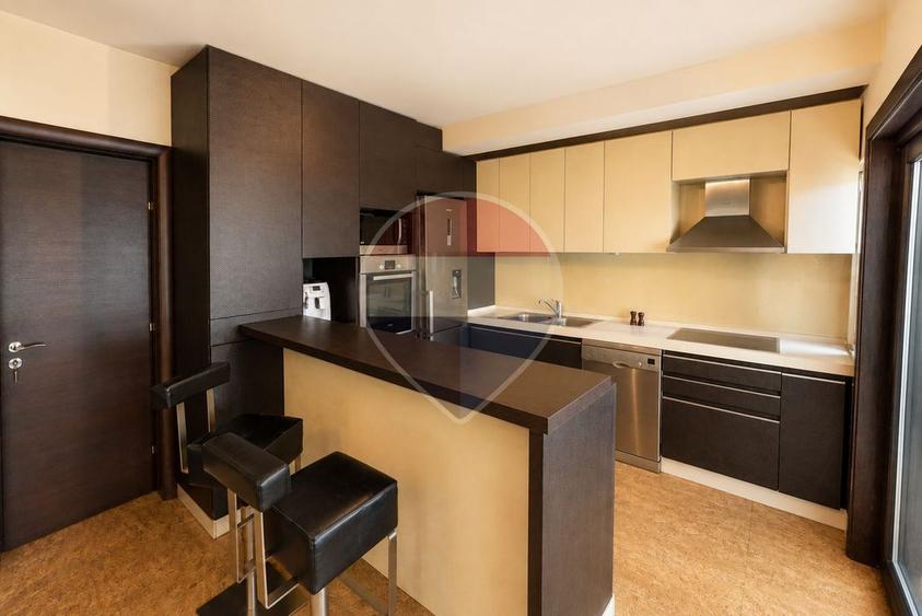Vila cu piscina, 6 camere, 254mp utili, 815mp teren, com. Berceni