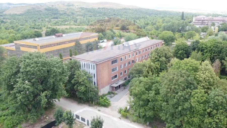 Patrimoniu Industrial, teren si clădiri, lângă Castelul Corvinilor
