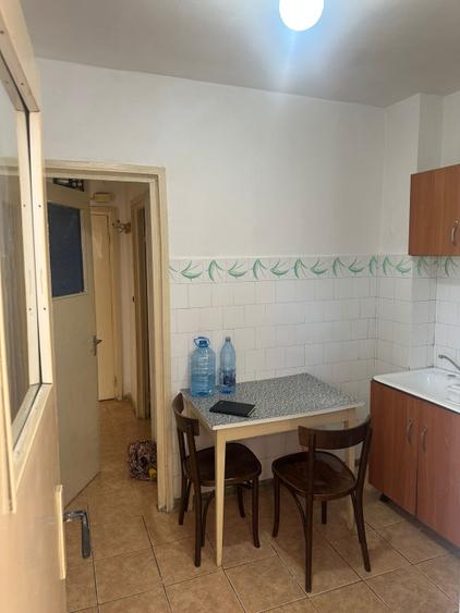 Garsoniera decomandata, 33 mp, Calea Bucuresti Rotonda