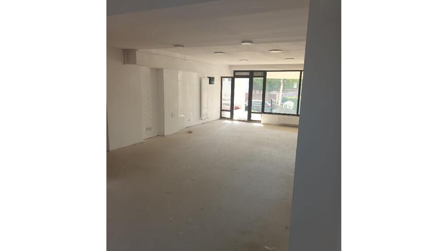 Spatiu comercial: 68mp + terasa 38 mp + 2 boxe - Crangasi