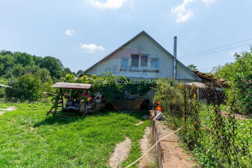 Casă  cu 10 camere in 2 corpuri de cladire (se pot vinde separat) - 2