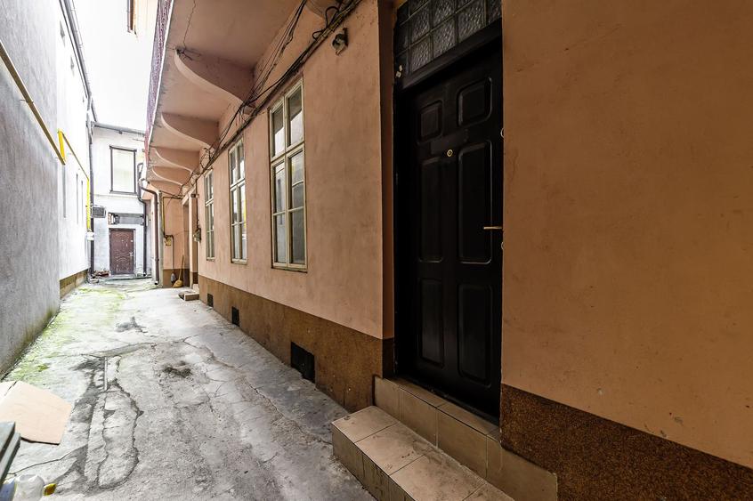 Spațiu de birouri situat pe strada N. Bălcescu.