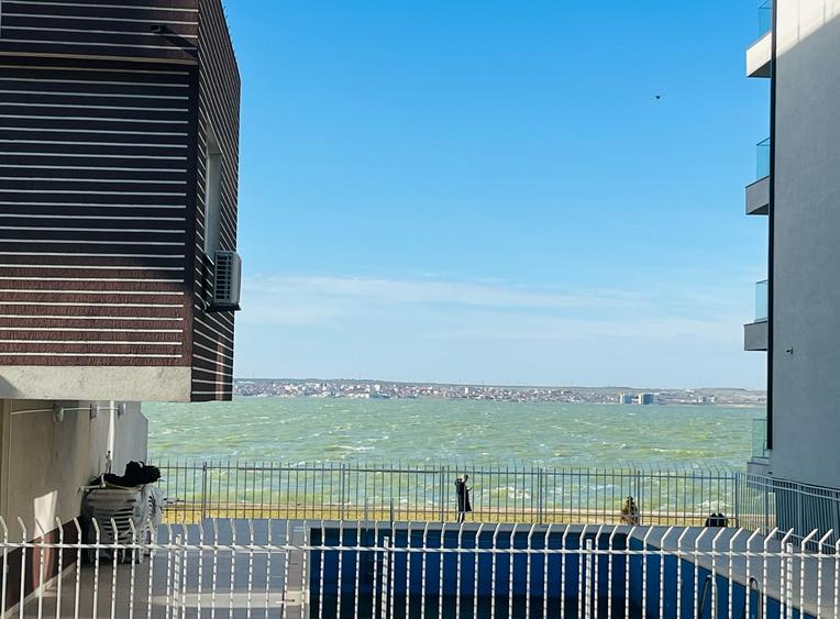 EXCLUSIVITATE - Apartament cu 3 camere în zona Vega Butoaie, cu vedere la lac