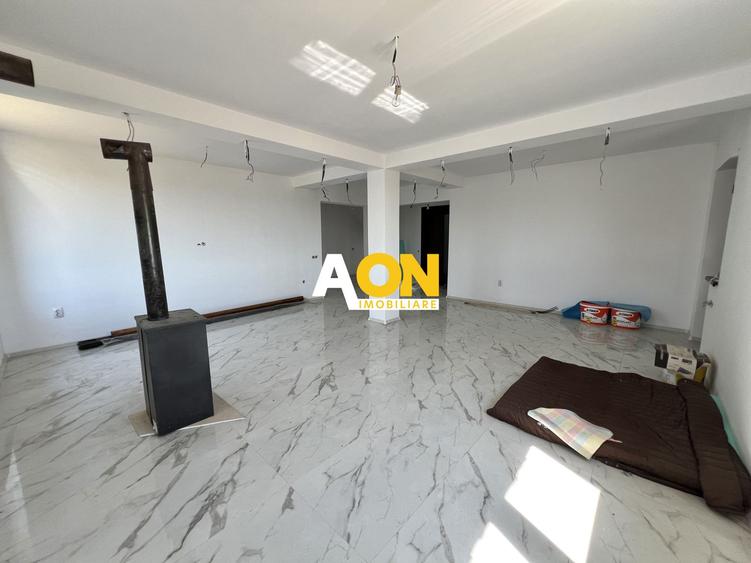 Casa individuala cu 4 camere, 2 bai, terasa, 800mp teren, Sp+P+1E
