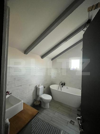 Apartament 4 camere, 100 mp - zona Zăvoi