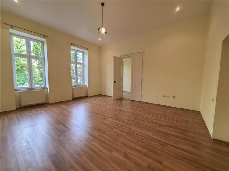Apart 3 camere etaj 1 la KM 0 - Primaria Arad