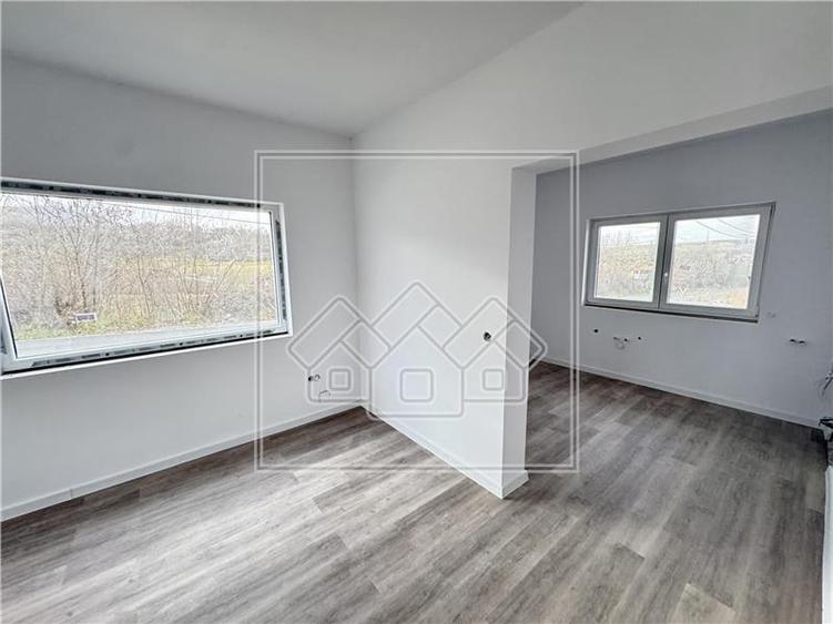 Casa 4 camere - imobil nou - zona exclusiv de case - Cisnadie