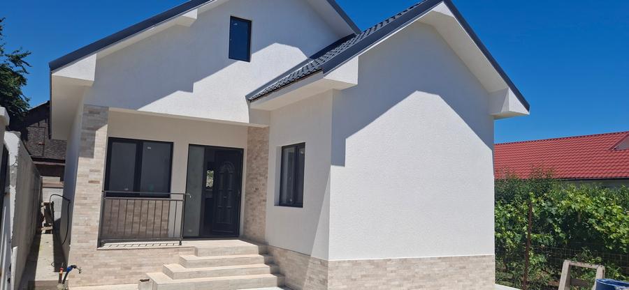 Vindem casa in Navodari