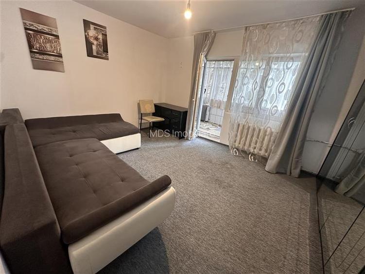 Decomandat, mobilat si utilat linga Piata Doina - 2