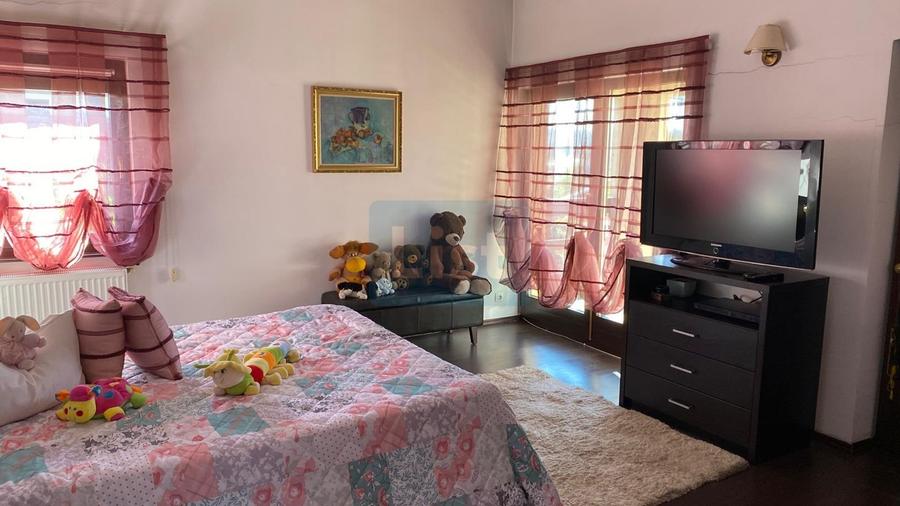 COMISION 0%! Vilă spațioasă și elegantă cu 4 dormitoare în Bucium