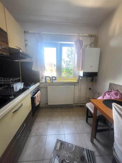 Apartament 2 Camere, Decomandat, etaj 2 din 3