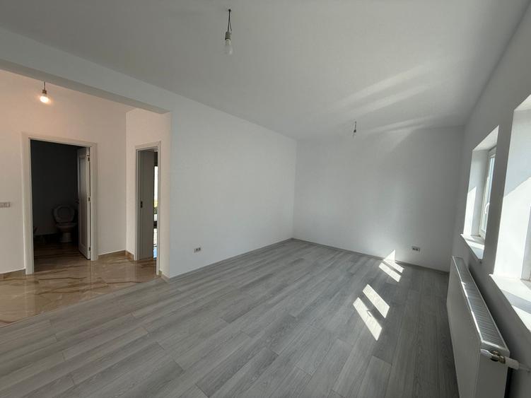 Casă individuală cu 4 camere! Dormitor la parter și 600mp teren! Comision 0%