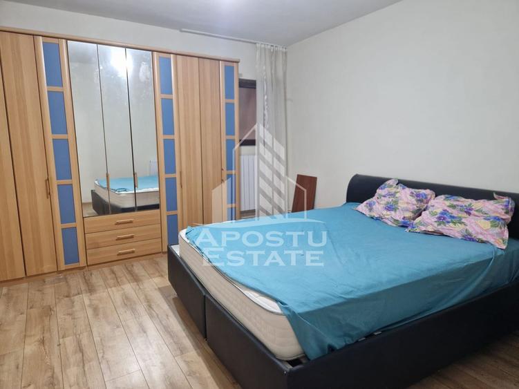 Apartament cu 3 camere ,80 mpu semidecomandat