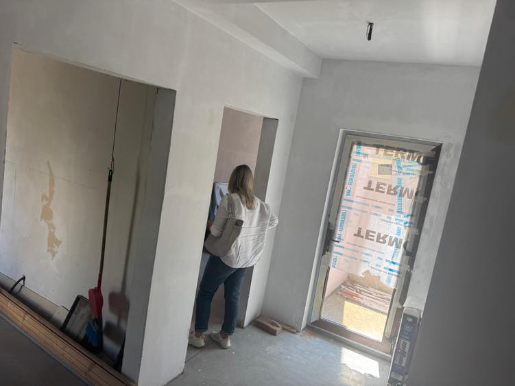 Vând vila P+1, situată în zona Trocadero