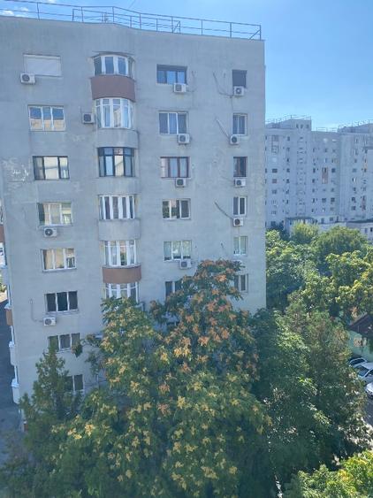 Proprietar , vand garsoniera f spatioasa, bine intretinuta, luminoasa, intrare
