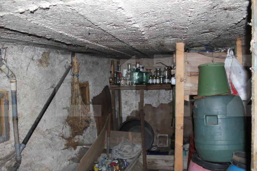 Casă tradițională cu curte generoasă, în centrul localității Vâlcele - 13