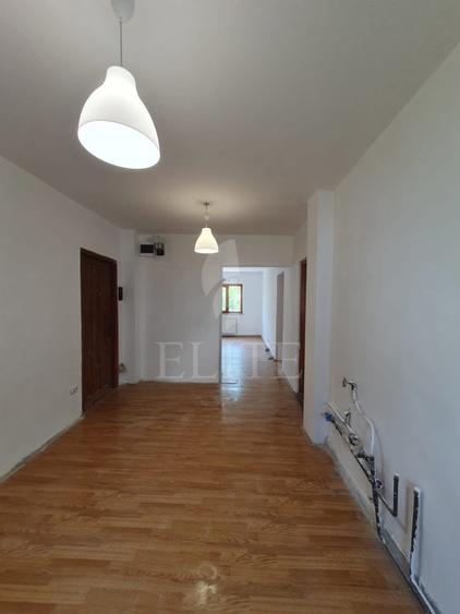 Apartament 3 camere în zona MOGOSOAIA