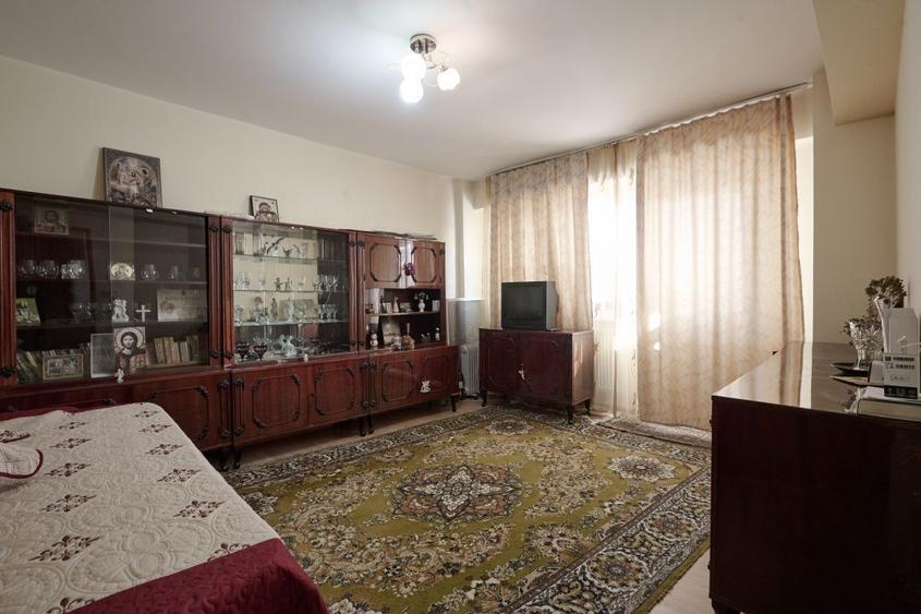 Vand/Schimb Apartament 3 camere ultracentral cu Apartament 2 camere+diferenta