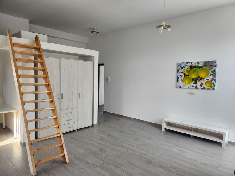 Loft spatios, etaj 12, cu acces exclusiv la toata terasa blocului, gazon natural
