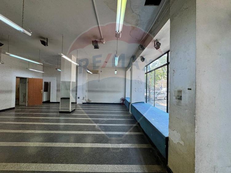 De inchiriat spatiu comercial / Vitrina stradala/ Gara de Nord/ 98mp