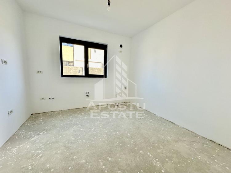 Duplex alipit cu 4 camere situat in vatra satului din Giroc