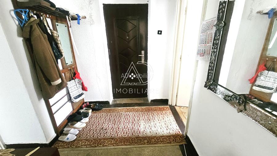 Apartament 3 camere decomandat de vânzare - zona Centrală – strada General Crist - 7