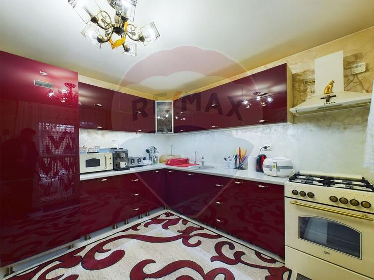 Casă / Vilă 5 camere + Mansarda Foarte Spatioasa