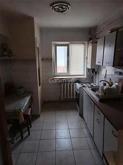 Apartament 2 camere , zona b- dul Independentei , et 1 din 4 , decomandat , 55 m - 4