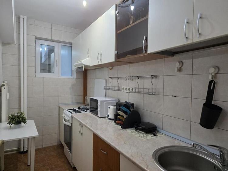 Mihai Bravu / Pasajul Obor / bloc mixt / 3 min Metrou /