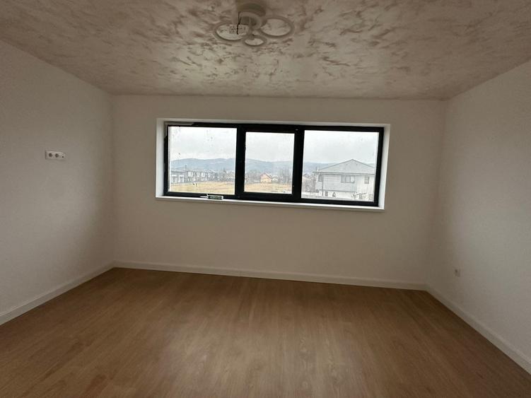 Casă individuală l 118 utili l 425 mp curte l Semifinisată l Florești
