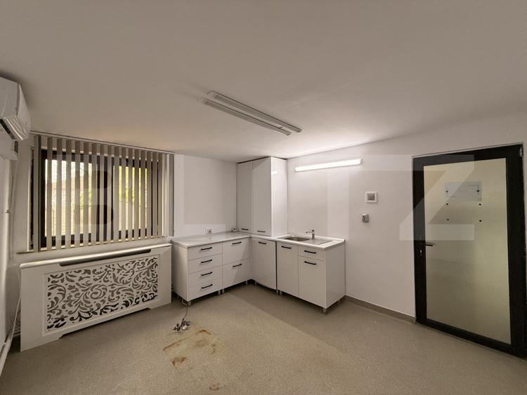 Cabinet medical și apartament 2 camere, 223mp, teren 253mp, zona 1 Mai