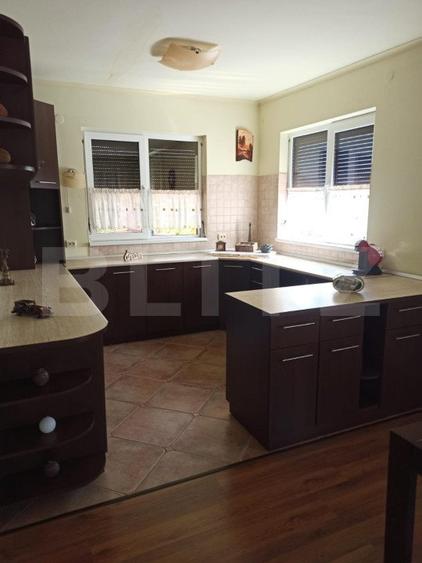 Casa tip vila 8 camere, 350mp, zona Corunca