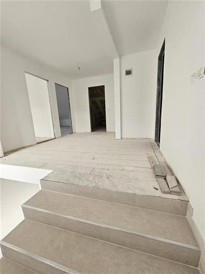 Casa noua  , moderna, zona rezidentiala.