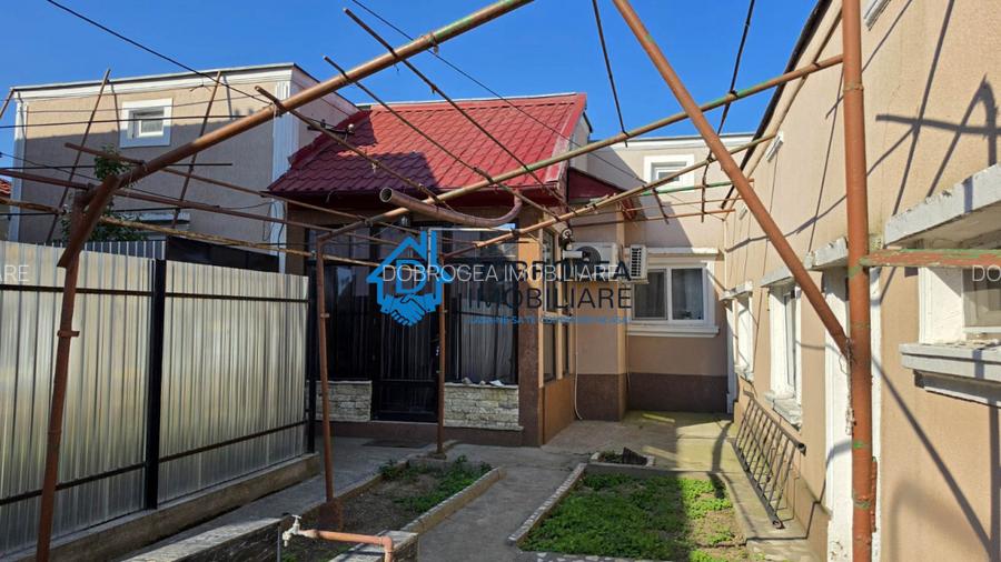 ZONA ULTRACENTRALA-CASA 4 CAMERE , TEREN 228 MP, CENTRALA GAZ - 14