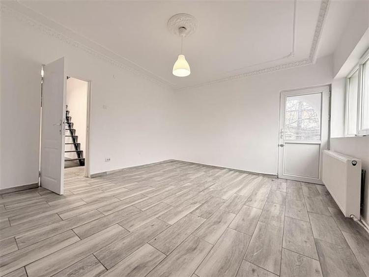 Vila moderna de inchiriat - 250 mp + 100 mp curte-Podul Grant