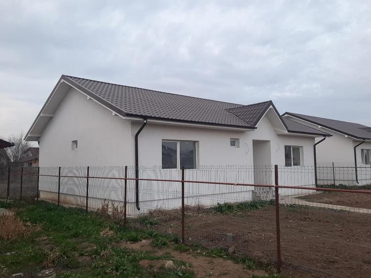 FARA COMISIOANE in COMPLEX DE CASE, casa cu 4 camere 2 bai PARTER +pod cu placa