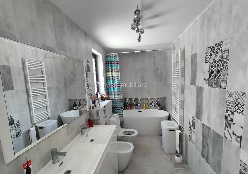 Casă tip duplex, liberă, mutare imediată — Rond Păcurari, Iași