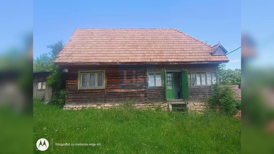 Casa traditionala din lemn renovabila cu teren 2295 mp Margau Cluj