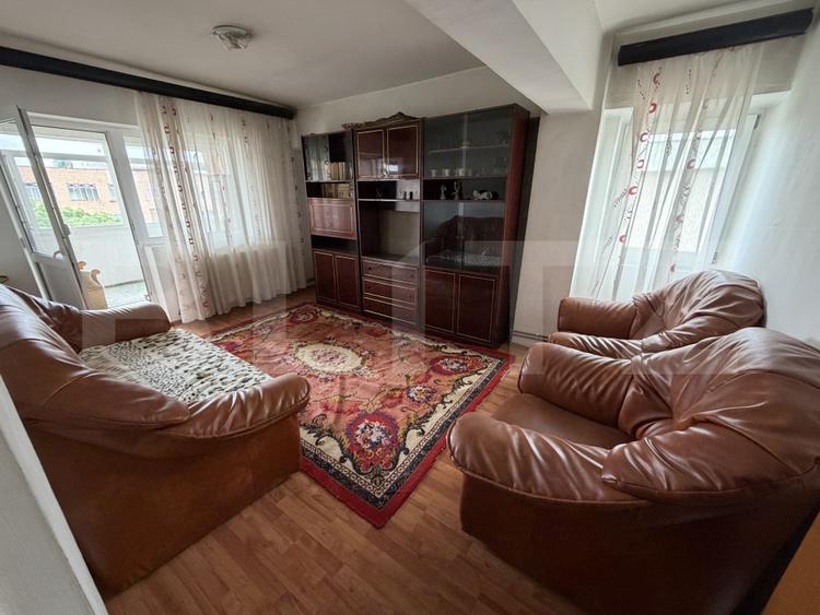 Apartament cu 3 camere, decomandat, 72 mp, zona Victoriei