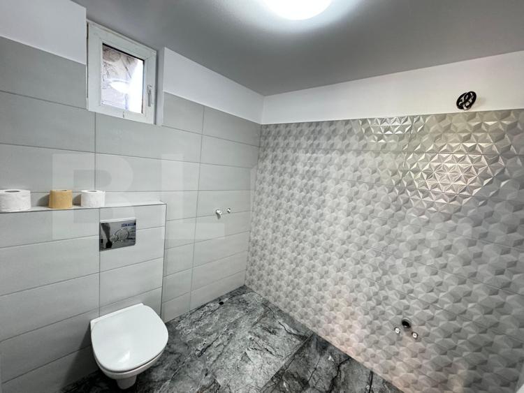 Casă cu 5 camere și spațiu comercial, teren 4079mp, zona Stremț - Teius