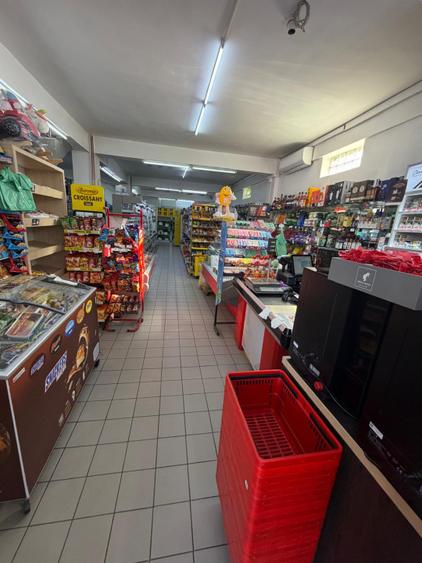 Spatiu comercial , 1300 mp pe 4 nivele, in centrul orasului Filiasi